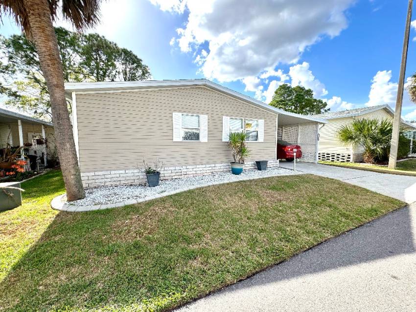 Mulberry, FL Mobile Home for Sale located at 169 Lake Michigan Drive Lake Pointe Village